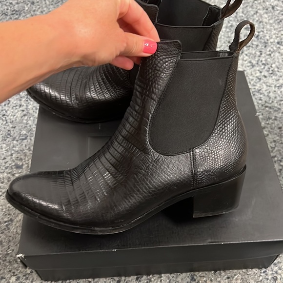 Leather short boots - Picture 2 of 3